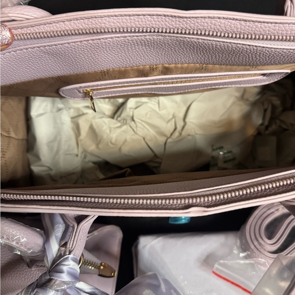 Elegant Lavender Women's Handbag Set - Picture 6 of 10